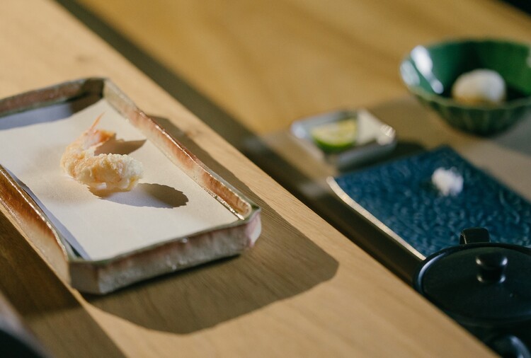 夜は天ぷらをメインとした和食を提供