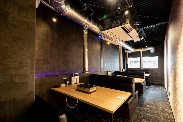 ゆったりくつろげる2階席