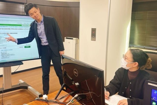 ライターと打ち合わせ。広告戦略を練ろう！