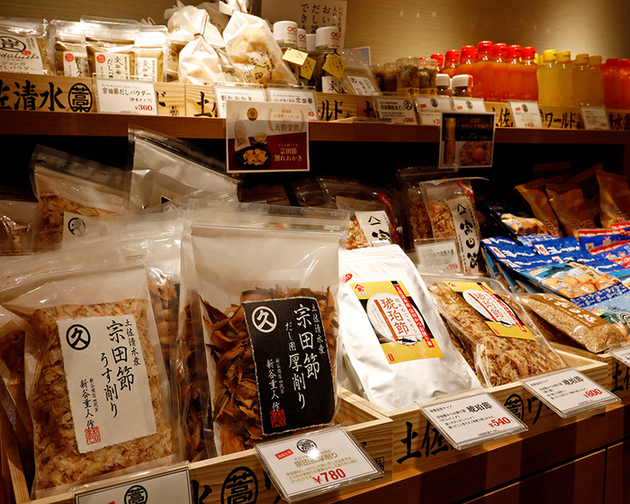 地元の魅力を持ち帰る、厳選の特産品