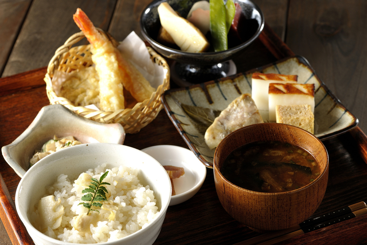 和食のメニュー作りにも積極的に取り組む