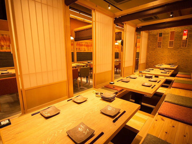 木の温もりを活かした和モダンな空間