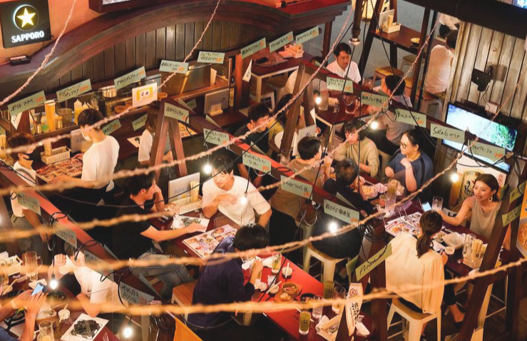 清潔感のあるキレイな店内です