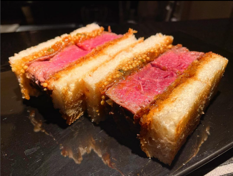 口の中でほどけていくカツサンド