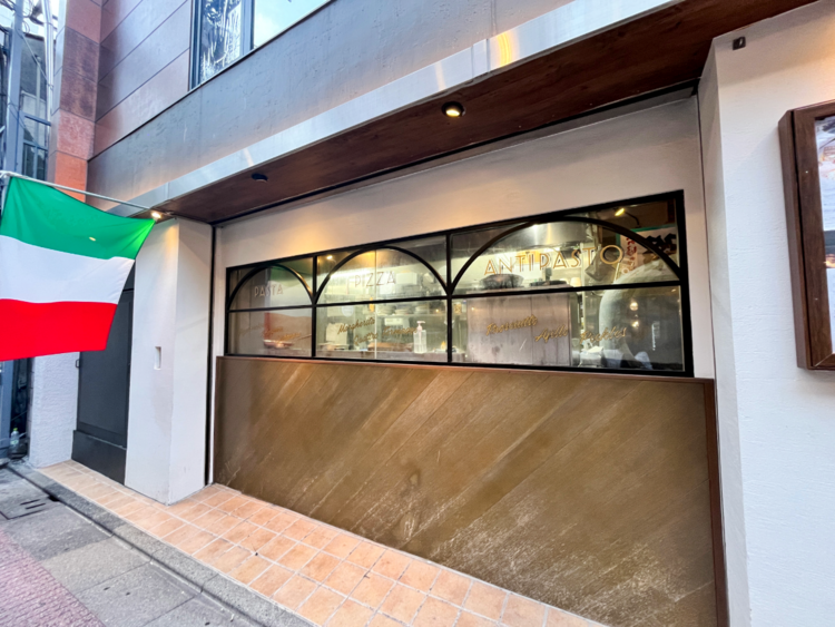 イタリア国旗が目印