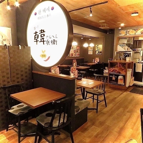 本場の雰囲気を味わえるような店内が魅力