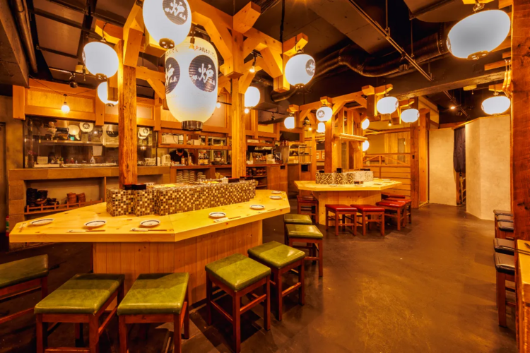 営業中は祭りの屋台のような盛り上がり！