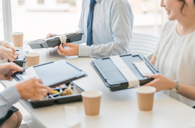 昼食のお弁当を企業様に直接お届けします
