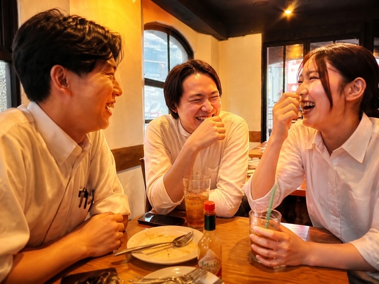 忙しい時間ほど笑顔で協力し合う仲間です！