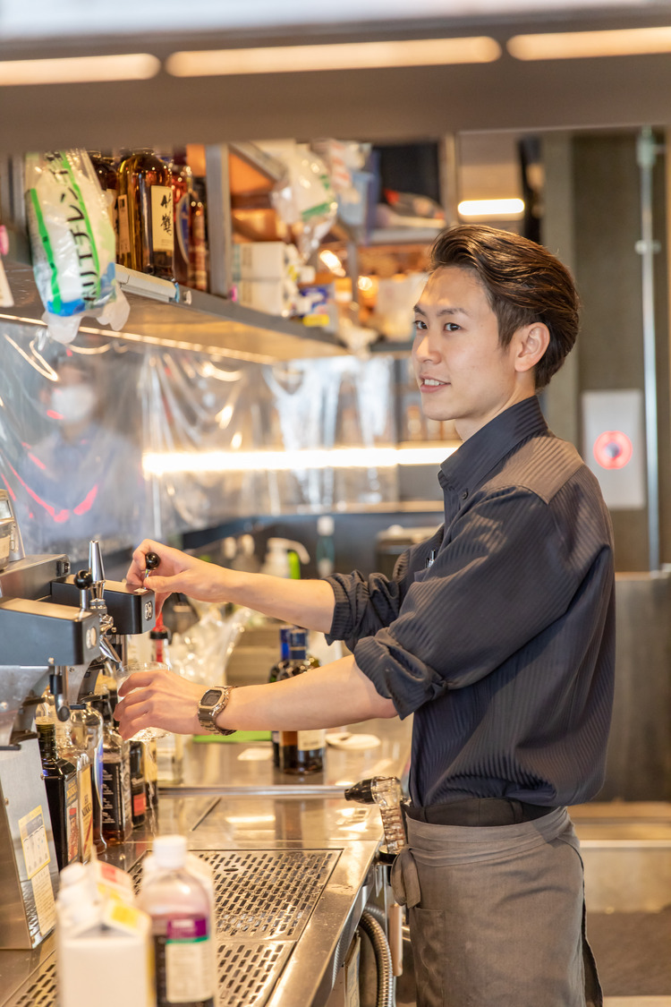 渋谷駅前でバー接客を学べます
