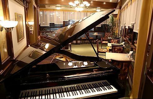 毎週水曜日はピアノのコンサートを開催♪