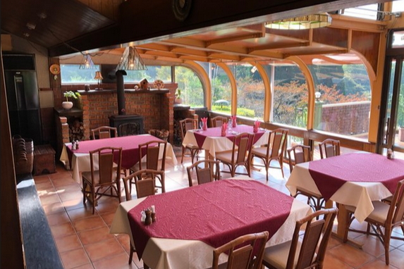 冬は薪ストーブのあたたかさに包まれながら