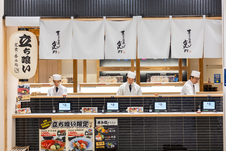 和の趣漂う、落ち着いたお店の外観。