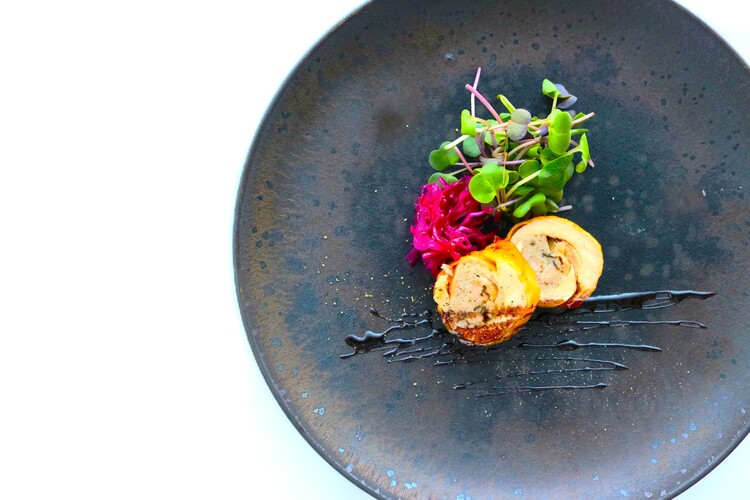 炭とスパイスを使った本格イタリアン