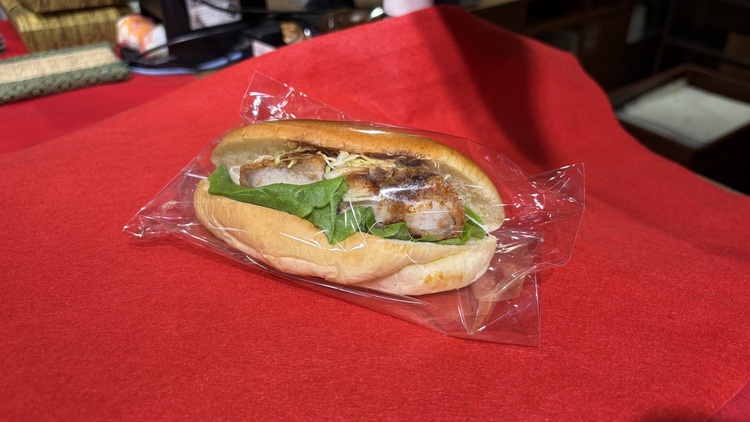 旨みとコクの名古屋味噌カツドッグ