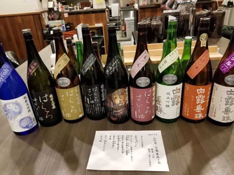 店主が厳選し買い付ける全国の銘酒が自慢