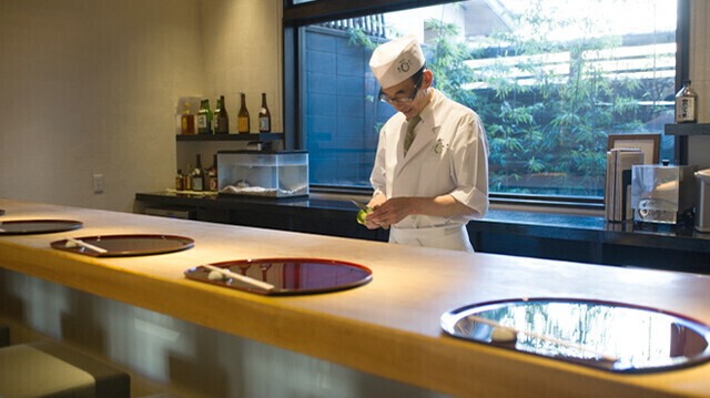 ミシュラン★獲得の京都の鰻割烹で働く