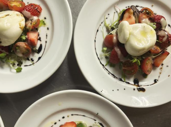 髪色も服装も自由です