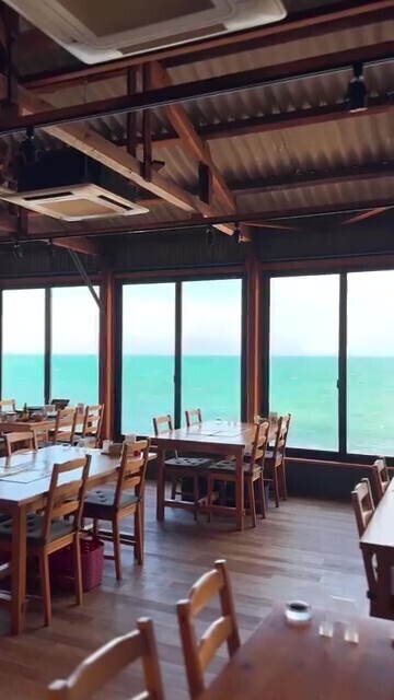 50席（個室3室）の広々と開放的な店内