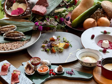 種類豊富なワインと共に、豪華鉄板焼コース