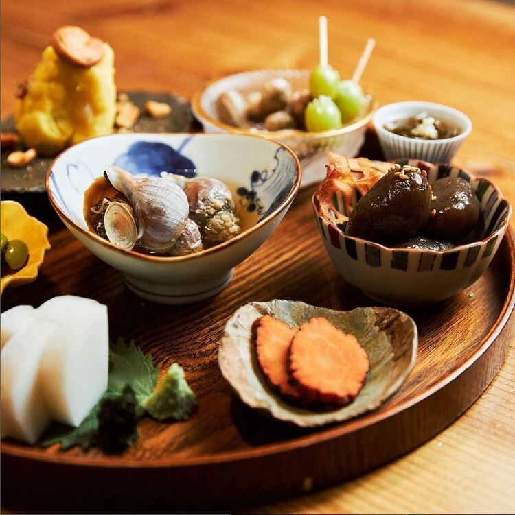 季節の肴と日本酒が味わえる酒場！