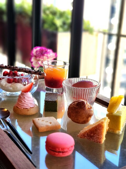 月替わりに楽しむ10種のデザートプレート