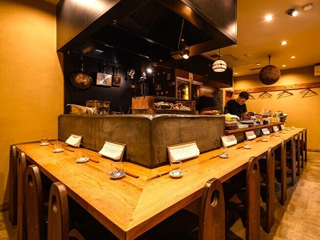 食通が集うカジュアルモダンな日本酒バル