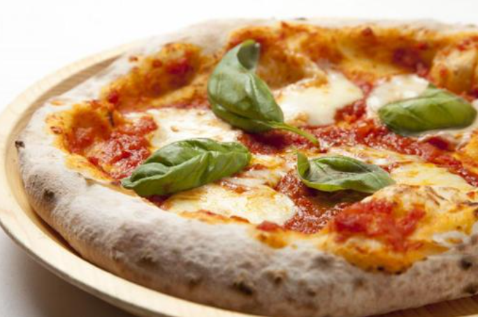 絶品まかないはスタッフにも大人気です！