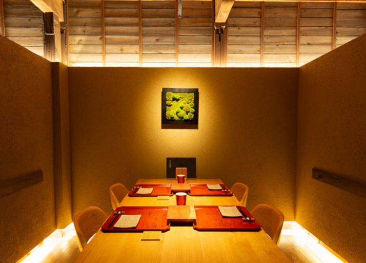 落ち着いた大人の空間でおもてなし