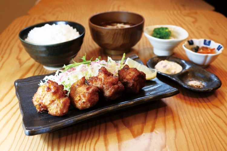 人気の唐揚げ定食!
