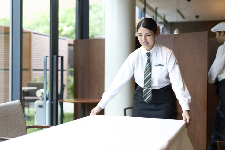 ワインも知識も。本物のサービスを学ぶ場所