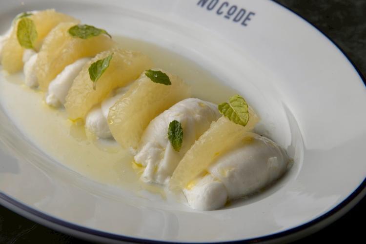 季節のフルーツカプレーゼ