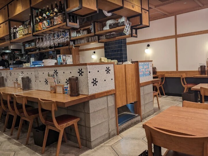 天井高のある開放的な店内☆