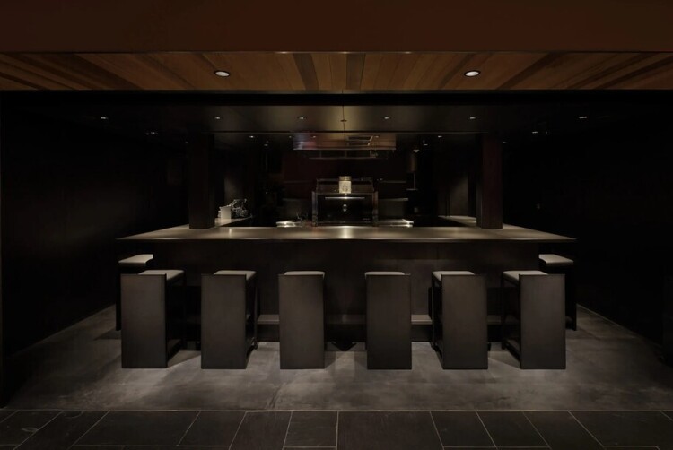 高級感があるシックなカウンター席
