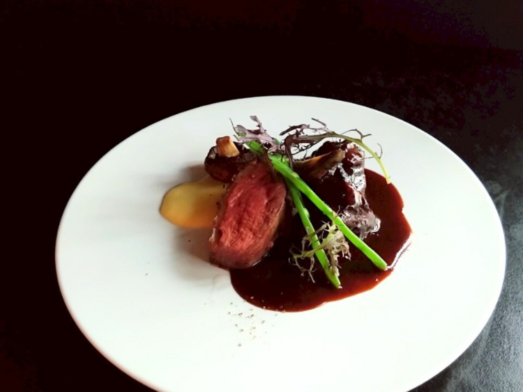 東京駅直結！食べログは☆3.79の高評価