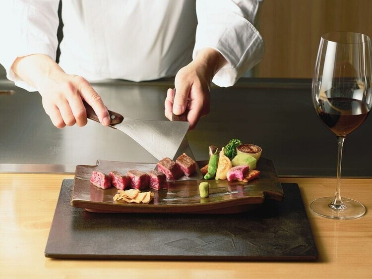 一つの所作にまで神経を研ぎ澄ませながら