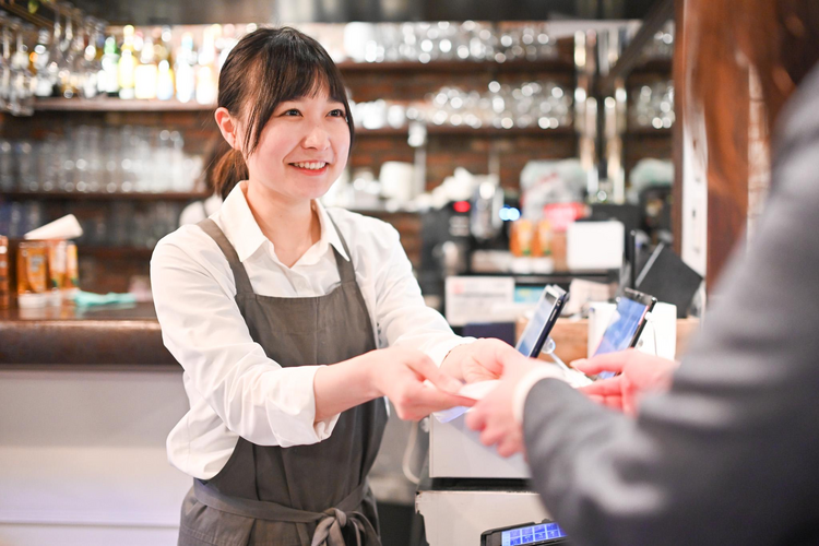 店舗運営やマネジメントも学べる環境