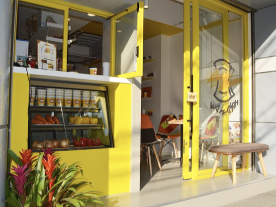 未経験から始める、人気カフェのスタッフ。