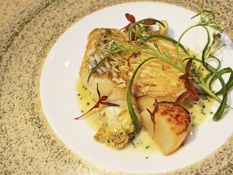 五感で楽しめる料理を展開しています