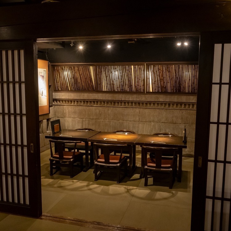 大人のお客様が集まる空間