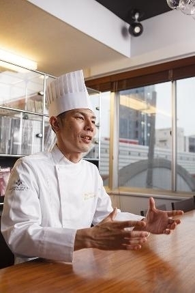 接客も学べるスイーツ店