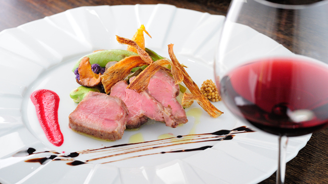 最後の盛り付けまで、繊細に、丁寧に。