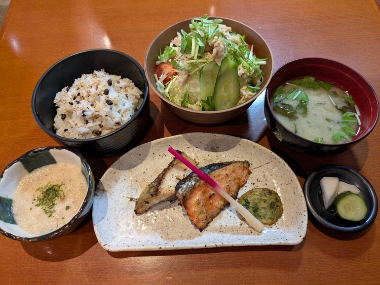 ヘルシーなお魚料理が味わえます。