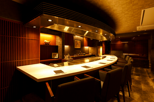 カウンターでの調理でやりがい実感