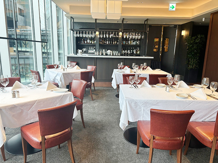 まるで海外レストランのような店内✨️20