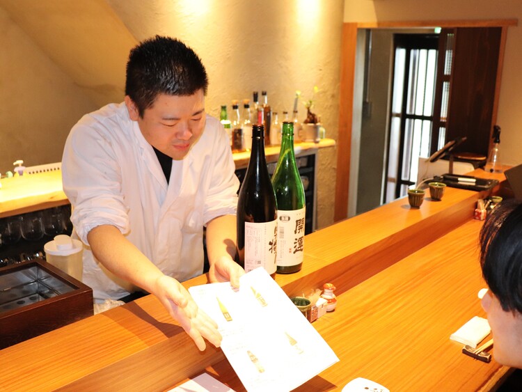 洗練された空間で様々なお客様が来店！