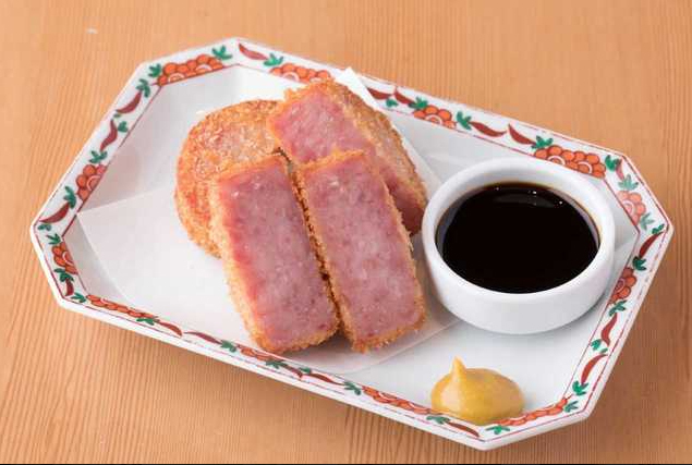 人気の厚切り雲仙ハムカツ。