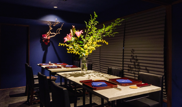 伝統色「藍」が象徴する、日本の美意識。