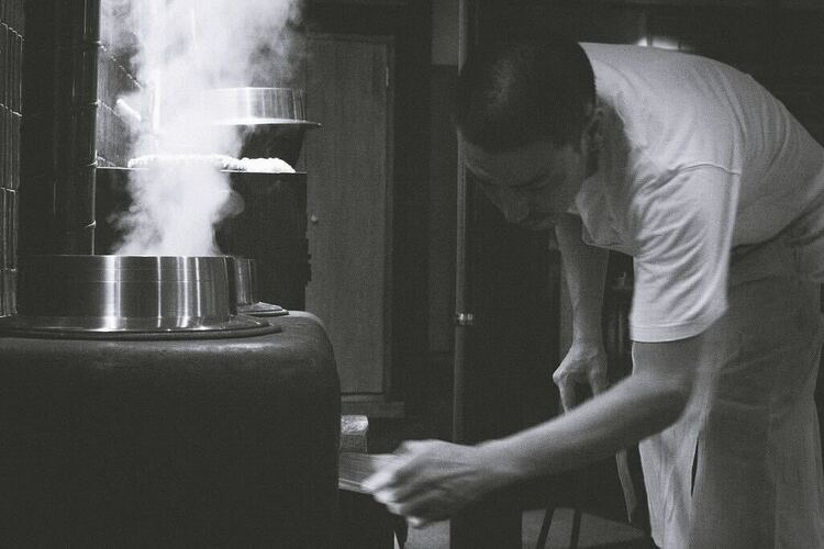 かまどで炊いたふっくら炊き込みご飯を〆に