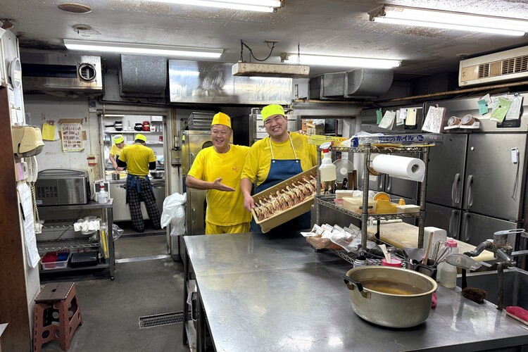 広い厨房で調理に携われます♪